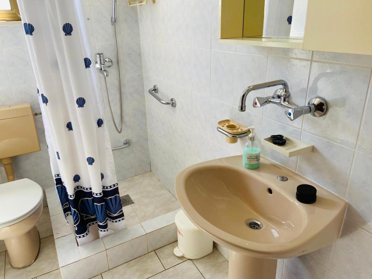 Apartments Tri Zala Zrnovo Екстериор снимка