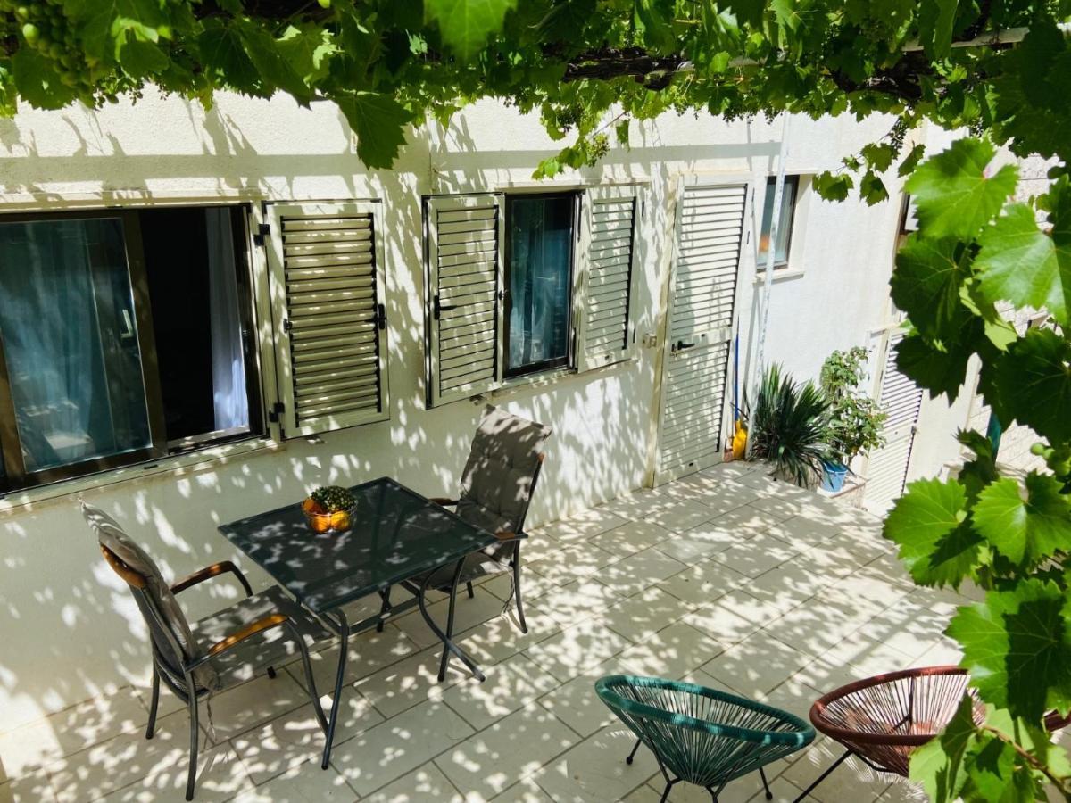 Apartments Tri Zala Zrnovo Екстериор снимка