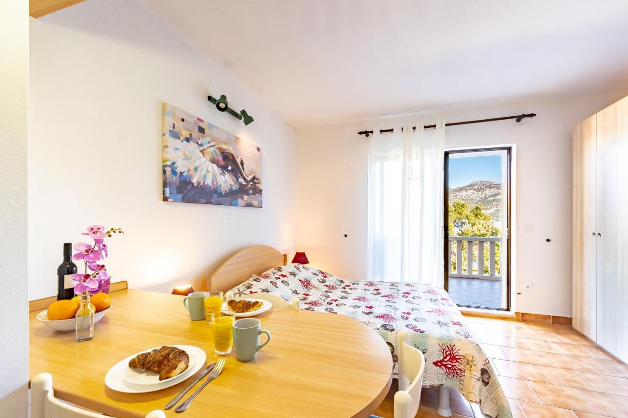 Apartments Tri Zala Zrnovo Екстериор снимка
