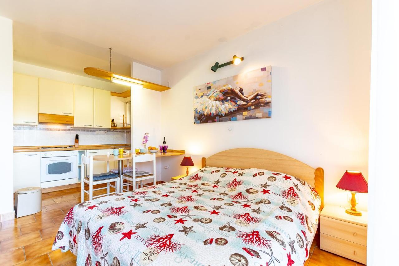 Apartments Tri Zala Zrnovo Екстериор снимка