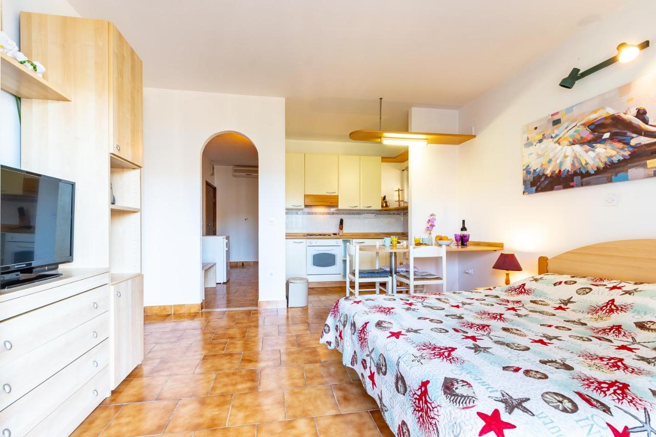 Apartments Tri Zala Zrnovo Екстериор снимка